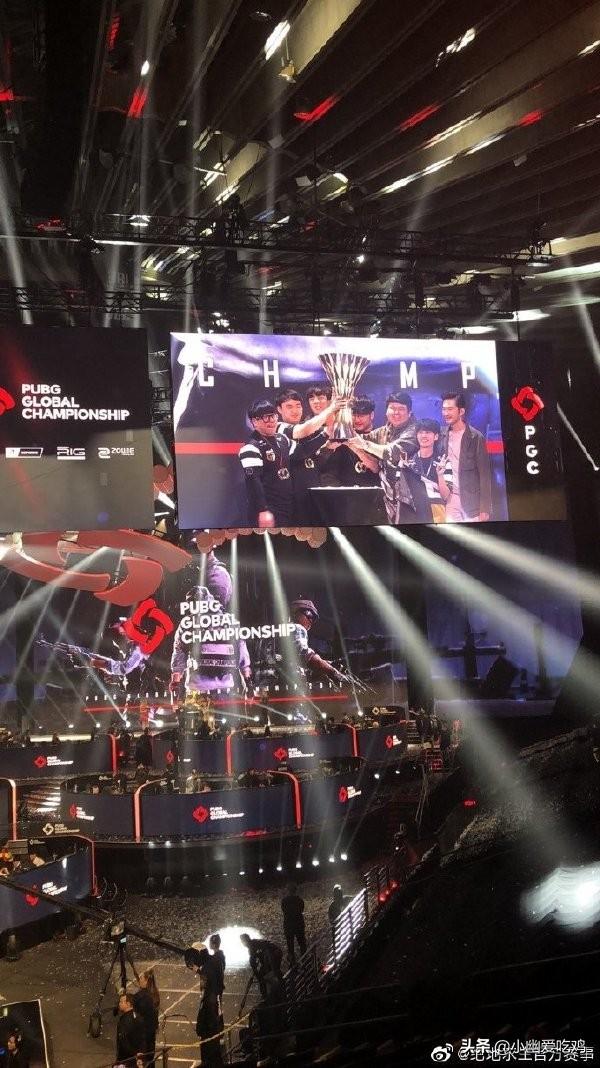 出贡献的球 出贡献的球